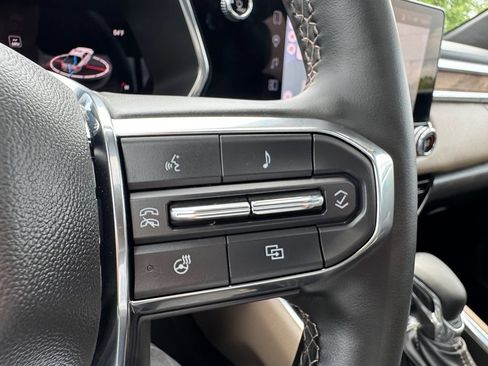 Used 2025 GMC Canyon Denali AWD/4WD image 16