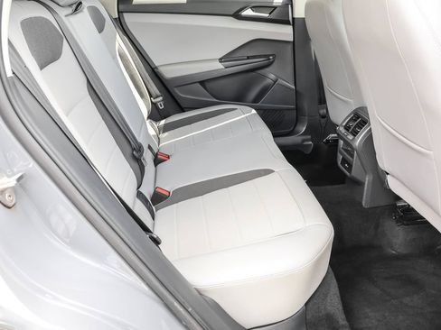 Certified 2023 Volkswagen Taos SE AWD/4WD image 34
