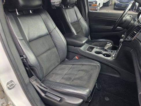 Used 2020 Jeep Grand Cherokee Altitude AWD/4WD image 18
