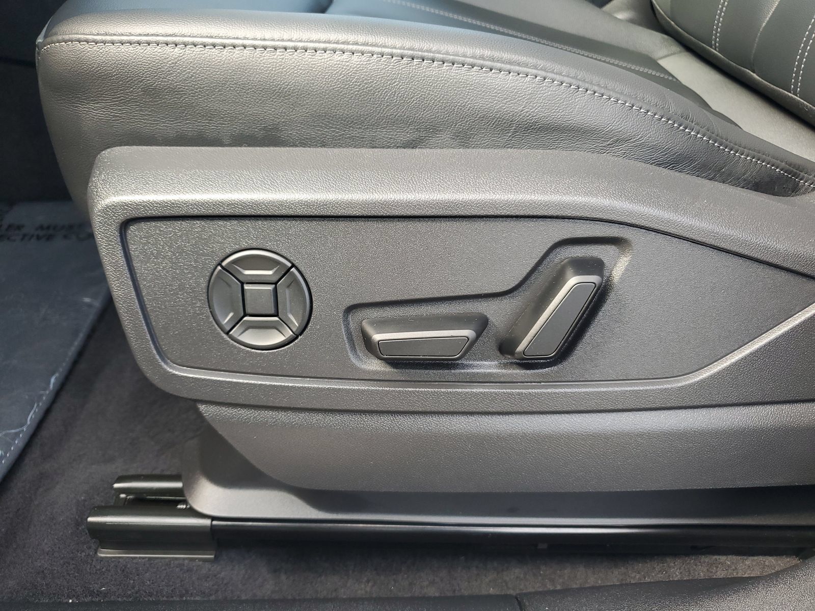 Used 2025 Audi Q5 Premium w/ Premium Plus AWD/4WD image 23