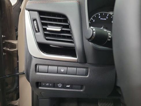 Used 2025 Nissan Rogue SV AWD/4WD image 27