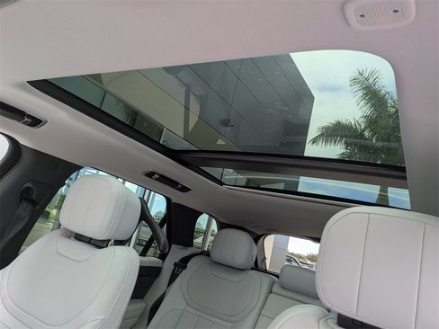 Used 2024 Land Rover Range Rover Sport SE image 22