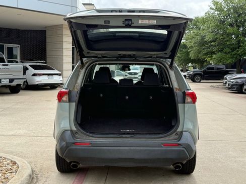 Used 2019 Toyota RAV4 XLE w/ Convenience Package image 5