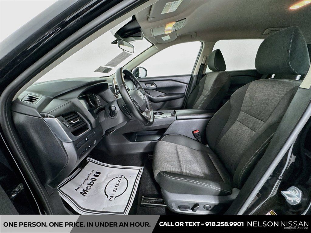 Certified 2025 Nissan Rogue SV FWD image 19