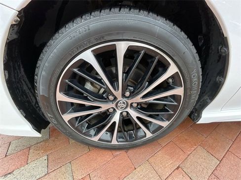 Used 2019 Toyota Camry L image 10