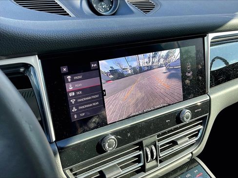 Used 2024 Porsche Macan image 21