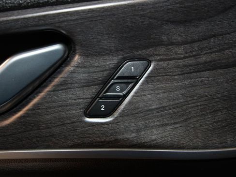 Used 2025 Jeep Grand Cherokee L Limited w/ Black Appearance Package image 9