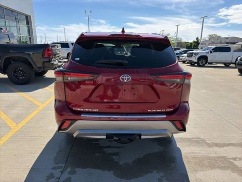 Used 2026 Toyota Highlander Platinum AWD/4WD image 6