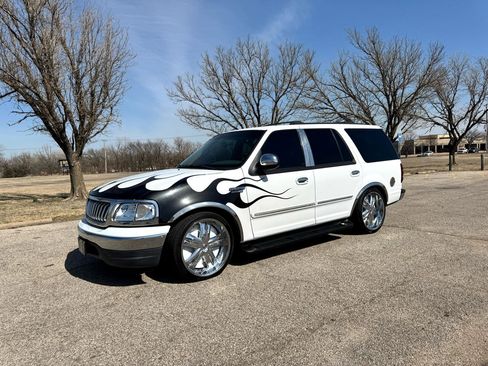 Used 2002 Ford Expedition XLT image 16
