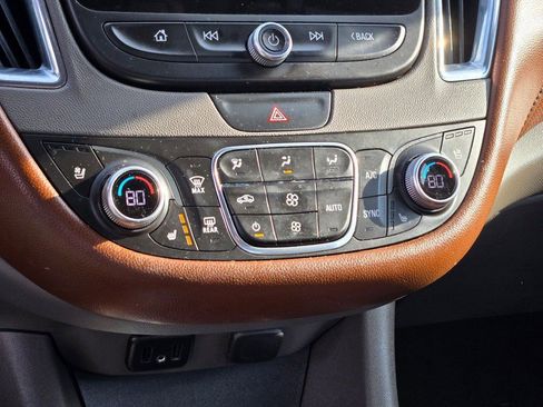 Used 2018 Chevrolet Malibu Premier w/ Driver Confidence Package image 24