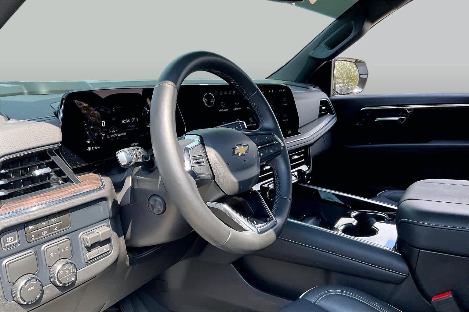 Used 2026 Chevrolet Suburban Premier w/ Sun And Tow Package RWD image 17