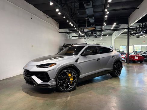 Used 2024 Lamborghini Urus Performante image 2