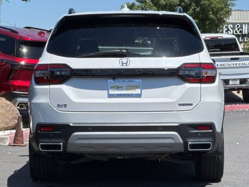 Used 2024 Honda Pilot Touring image 6