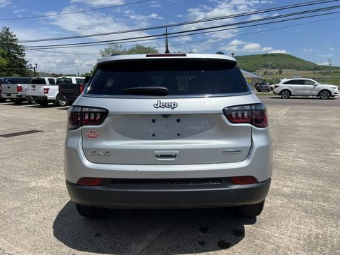 Used 2024 Jeep Compass Latitude w/ Convenience Group AWD/4WD image 20