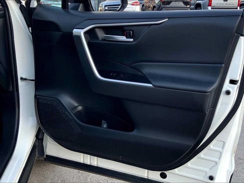 Used 2022 Toyota RAV4 XLE FWD image 22