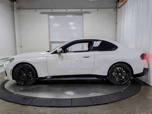 Used 2023 BMW 230i Coupe w/ M Sport Package RWD image 6