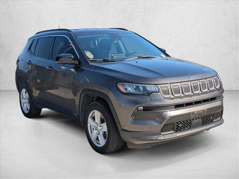 Used 2022 Jeep Compass Latitude w/ Convenience Group image 3