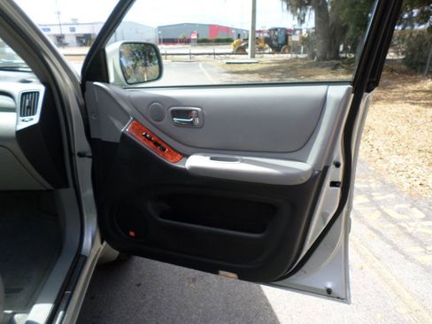 Used 2004 Toyota Highlander Limited image 22