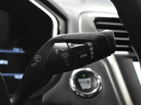 Used 2020 Ford Fusion SE FWD image 15