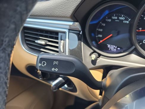 Used 2018 Porsche Macan AWD/4WD image 25