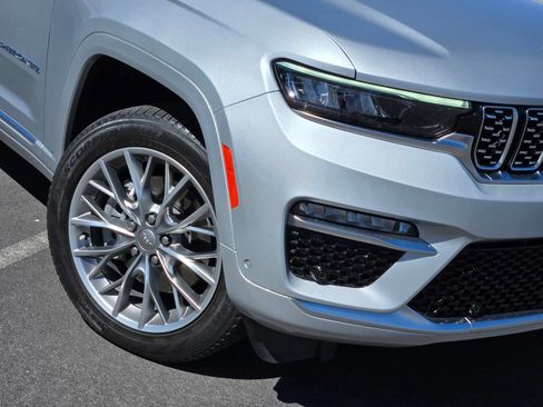 Used 2023 Jeep Grand Cherokee Summit w/ Advanced Protech Group IV AWD/4WD image 9