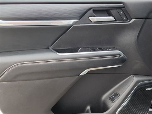 Used 2025 GMC Acadia Elevation image 22