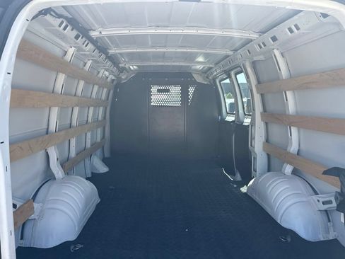 Used 2025 Chevrolet Express 2500 w/ Driver Convenience Package RWD image 4