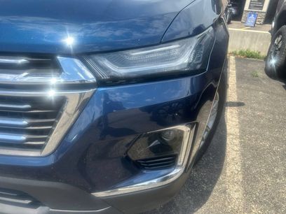 Used 2023 Chevrolet Traverse LT