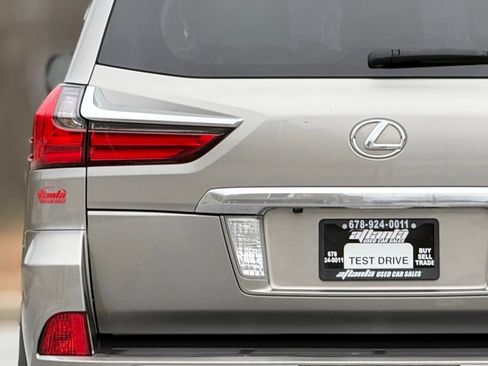 Used 2016 Lexus LX 570 4WD w/ Luxury Package image 15