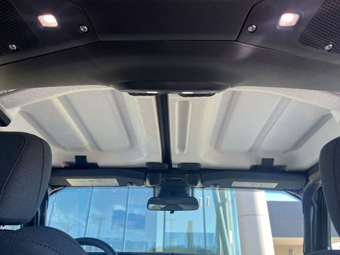 Used 2025 Jeep Wrangler Unlimited Sport AWD/4WD image 19