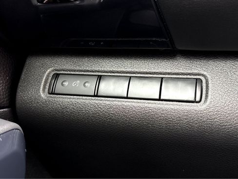 Used 2025 Nissan Pathfinder S FWD image 13