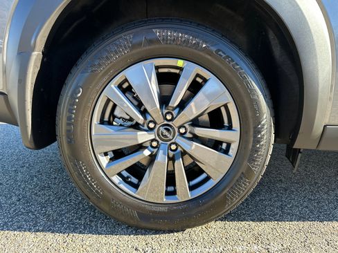 New 2025 Nissan Pathfinder SV w/ SV Premium Package image 18