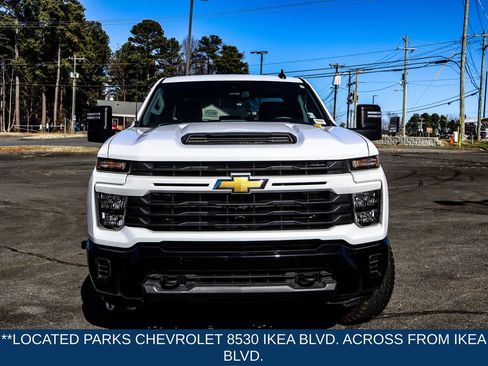 Used 2024 Chevrolet Silverado 2500 Custom image 2