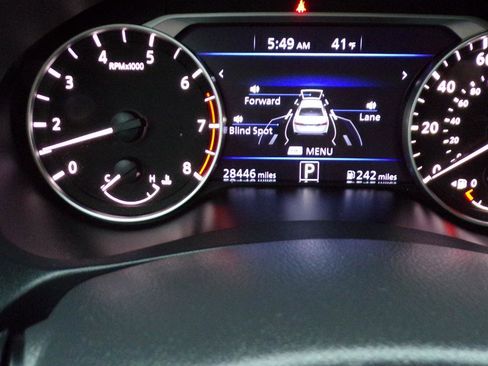 Used 2024 Nissan Altima 2.5 SV FWD image 9
