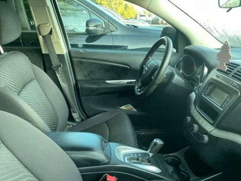 Used 2013 Dodge Journey SE FWD image 3