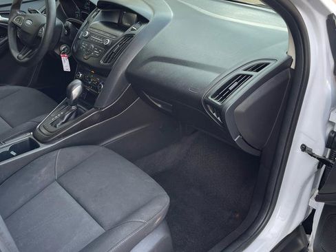 Used 2018 Ford Focus SE FWD image 19
