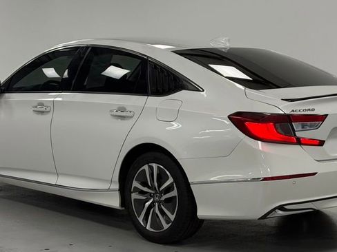 Used 2019 Honda Accord Touring image 3