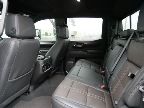 Used 2025 Chevrolet Silverado 1500 High Country w/ Technology Package image 10