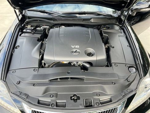 Used 2015 Lexus IS 250C image 10