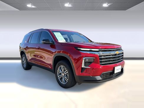 Certified 2025 Chevrolet Traverse LT w/ Driver Confidence Package FWD image 7