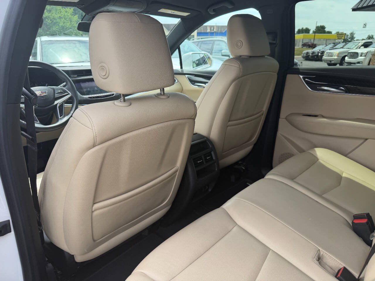 Used 2017 Cadillac XT5 FWD image 32