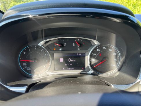 Used 2022 Chevrolet Traverse LT w/ LT Premium Package FWD image 17