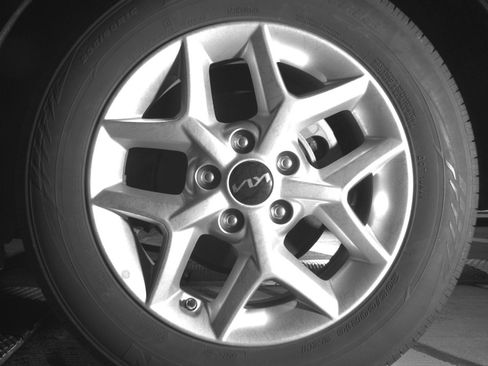 Used 2025 Kia Soul LX w/ LX Technology Package FWD image 13