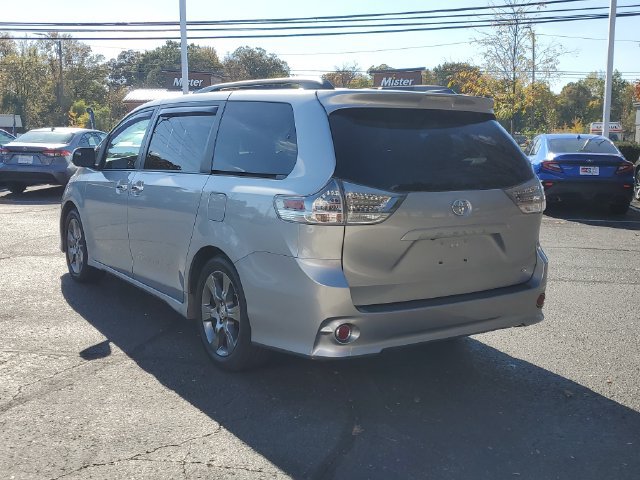 Used 2015 Toyota Sienna SE FWD image 3
