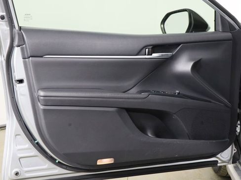 Used 2019 Toyota Camry XSE image 18