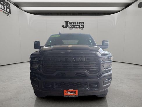 Used 2025 RAM 2500 Big Horn AWD/4WD image 4