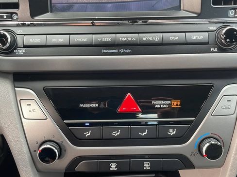 Used 2017 Hyundai Elantra SE FWD image 20