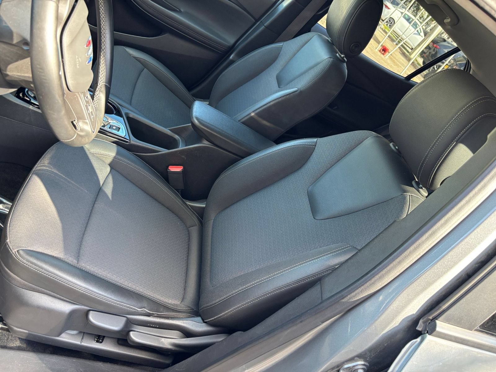 Used 2025 Buick Encore GX Preferred AWD/4WD image 34
