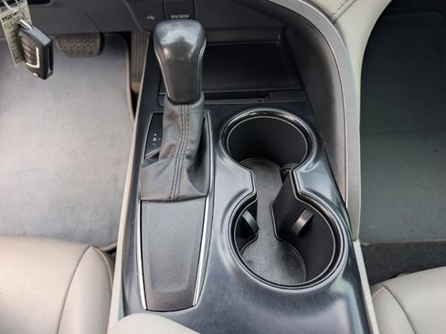 Used 2020 Toyota Camry SE image 13