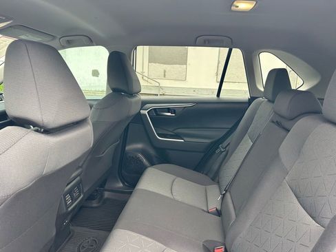 Used 2022 Toyota RAV4 XLE AWD/4WD image 14
